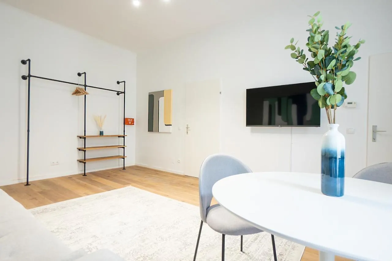 Spacious Cosy Apartment With A Balcony And A King-Size Bed 15 Minutes Away From Stephansdom فيينا