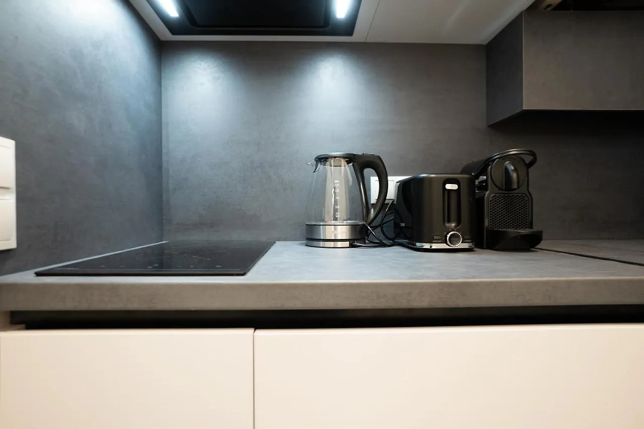 Spacious Cosy Apartment With A Balcony And A King-Size Bed 15 Minutes Away From Stephansdom فيينا 0*,  النمسا