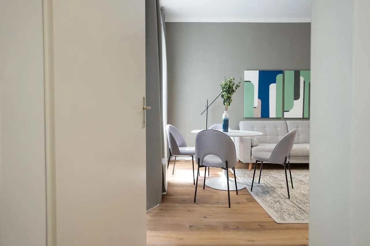Spacious Cosy Apartment With A Balcony And A King-Size Bed 15 Minutes Away From Stephansdom فيينا النمسا