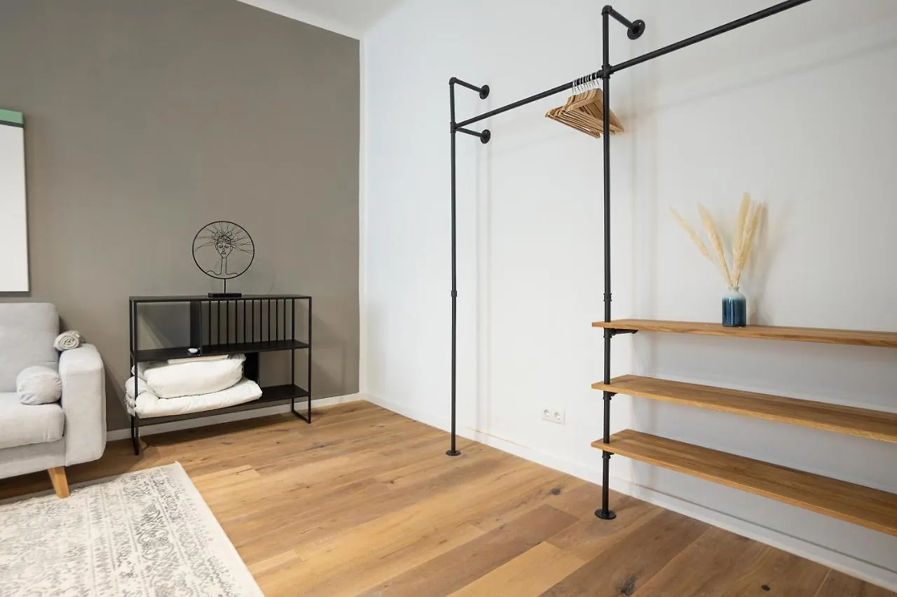 Spacious Cosy Apartment With A Balcony And A King-Size Bed 15 Minutes Away From Stephansdom فيينا 0*,