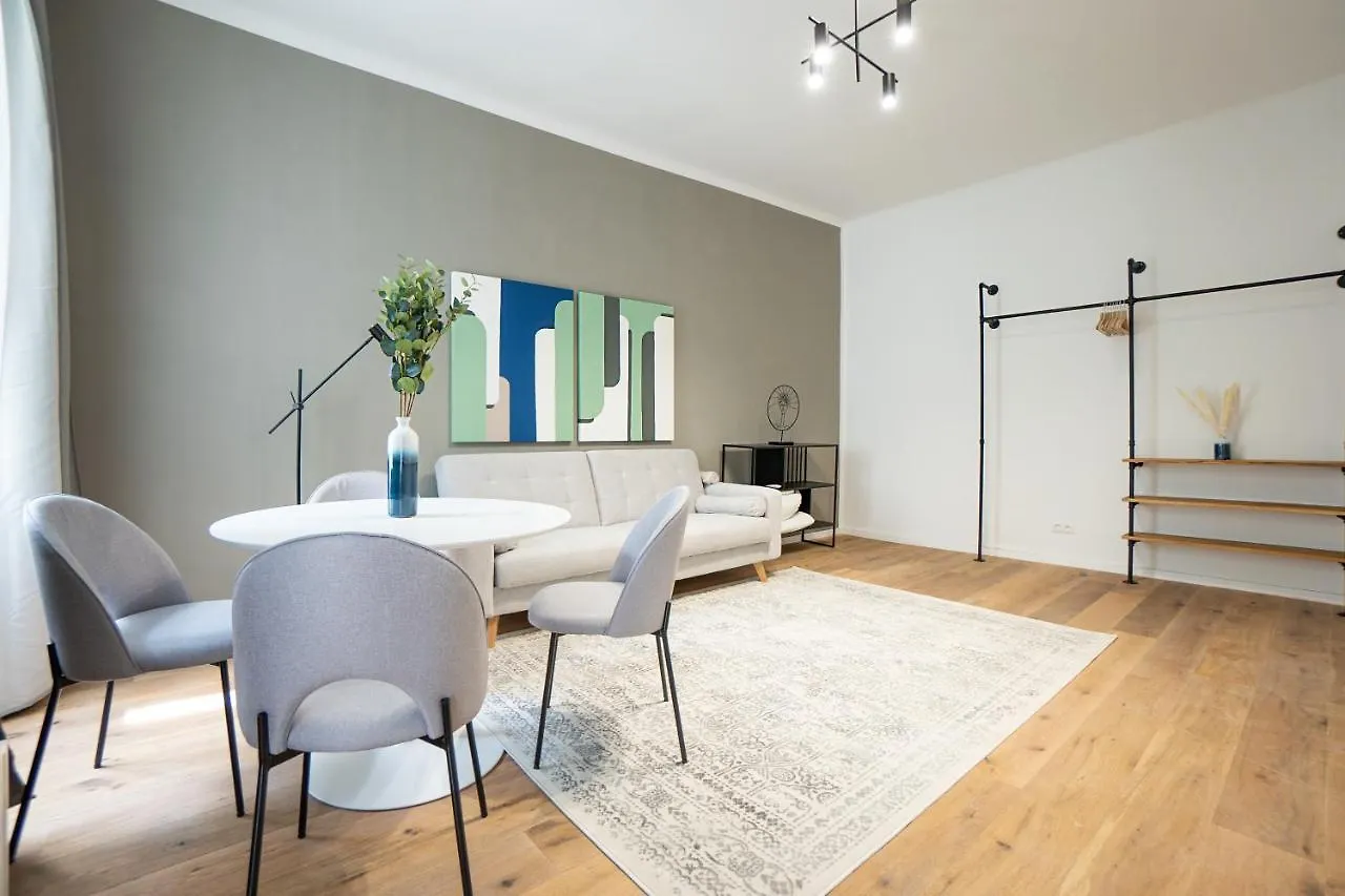 Spacious Cosy Apartment With A Balcony And A King-Size Bed 15 Minutes Away From Stephansdom فيينا