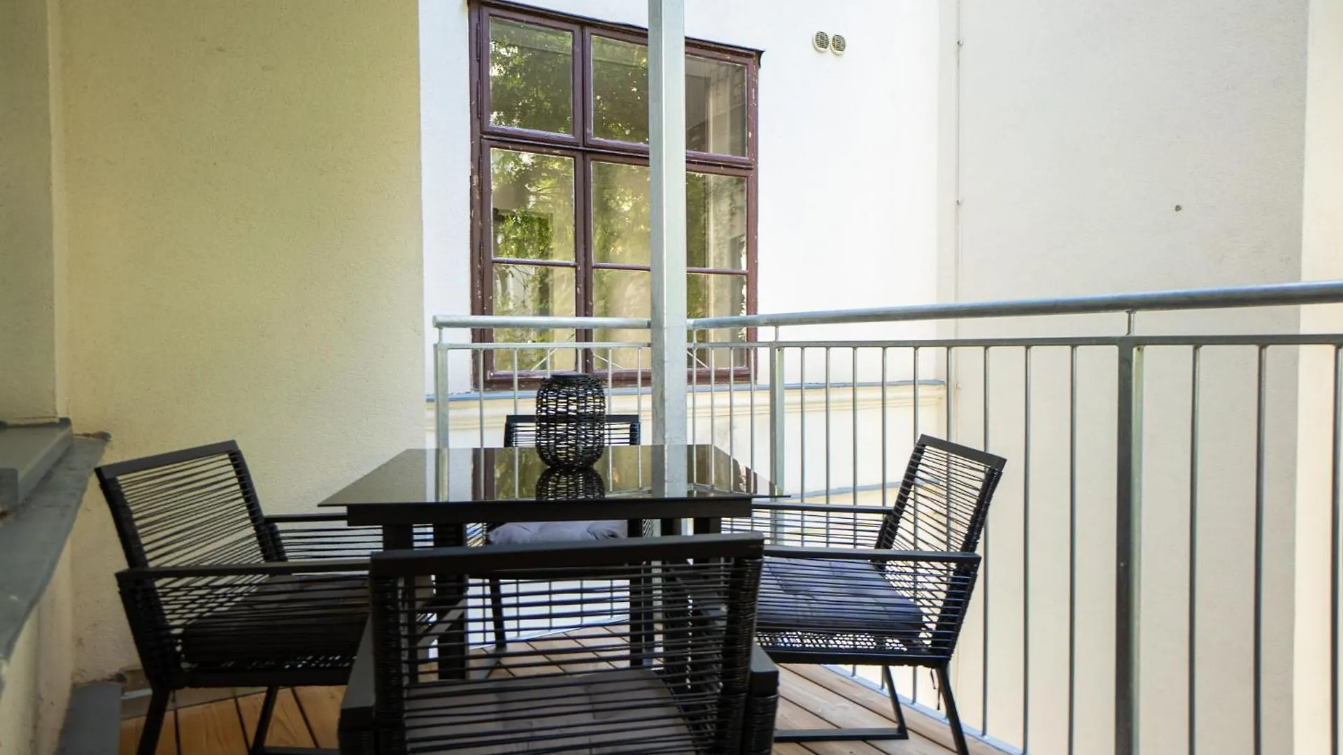Spacious Cosy Apartment With A Balcony And A King-Size Bed 15 Minutes Away From Stephansdom فيينا النمسا