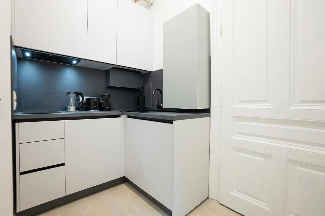 Spacious Cosy Apartment With A Balcony And A King-Size Bed 15 Minutes Away From Stephansdom Vídeň